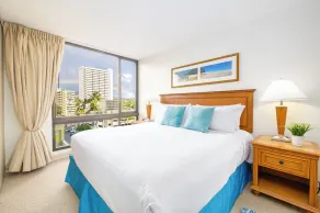 Waikiki Sunset Free Parking - Image 5