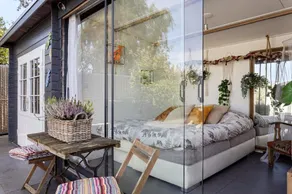 The charmingly furnished holiday home with luxurious amenities and a spacious private garden is located near the sea and dunes. - Image 5