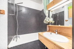 Holiday Apartment 'Au Pied Des Pistes' with Mountain View & Balcony - Image 3