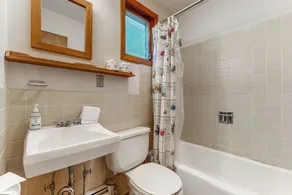 Terrific studio suite right on the water w/free WiFi, bay views, kitchenette - Image 3