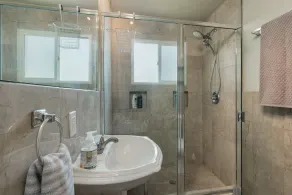 Charming retreat close to downtown, hiking, lakes, 3 acre and private - Image 3