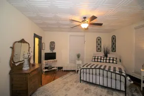 Tastefully restored historic home in quaint town, 20 minute drive to Columbia MO - Image 5