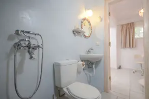 2mins from Agia Anna/Plaka beach, family-friendly, quiet with backyard + garden - Image 3