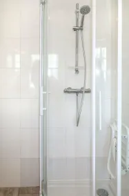 Wunderbares alleinstehendes Ferienhaus für 4 Personen mit Terrasse und Haustiere erlaubt - Image 4