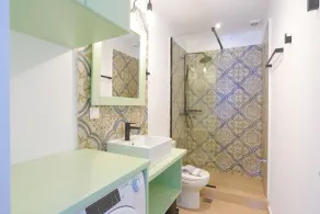 Fully Renovated Beachfront Dina: A/C, Private Terrace, WiFi - Image 2