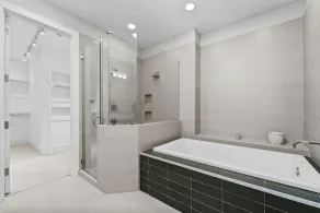 River Oaks Hideaway! Indoor Garden, Fountain, eBikes, Mid&Short Term Rental - Image 4