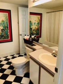 Two-bedroom, two-bath condo close to the Ocean. Full kitchen, living r & balcony - Image 5