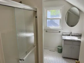 Cute 2 BR Cottage +Den, Sleeps 6, One Block from Van’s Beach, Two Blocks to Town - Image 4