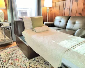 Waterfront 1 Bedroom Design Apt, 10 minutes to Santander Arena - Image 4