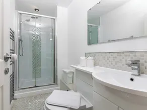 4 bedroom accommodation in Lytham St Annes - Image 3