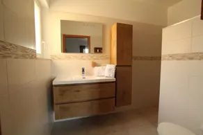 Maison vigneronne avec jacuzzi, sauna, terrasse spacieuse et vue panoramique - Image 2