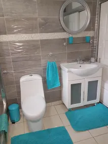 Beautiful-European styled apartment!-self-contained apartment  in Runaway Bay - Image 4