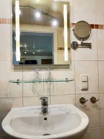 Appartamento 'Ferienwohnung Beyer Friedrichroda' con terrazza privata, giardino privato e Wi-Fi - Image 2