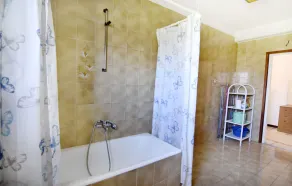 Einfache und geräumige Wohnung mit drei Schlafzimmern in Umag - Image 4