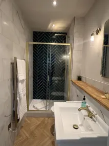 9 Bedroom all Ensuite- Exclusive Use - Image 2