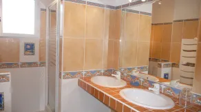 Mas de charme , 5 Chambres, idéal 3 familles avec piscine chauffée, tennis.... - Image 3