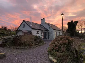 Beautifully converted dream retreat for 2 - hot tub, glorious views of Snowdon! - Image 5