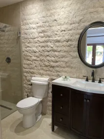 Large poolside King suite with private entrance-Villa Riposo Winery - Image 2