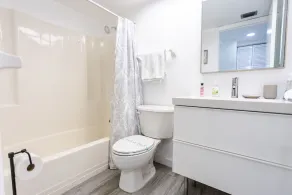 Bass & Sun Modern & Pool View !!! 2/2 Bedroom - Image 4