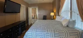 Upper 2 Bedroom Loft Apartment - Image 4