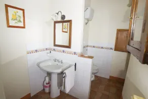 Großes Doppelzimmer: eigenes Bad, privater Zugang, Garten und Swimmingpool - Image 3