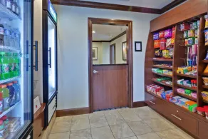 1 Bedroom | Free Breakfast + Pool Access - Image 3