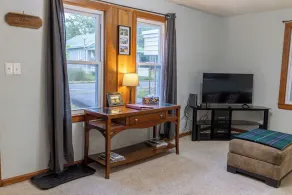 Quaint home in Oak Hill, Conveniently Located. - Image 2