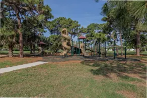 Cozy home with heated pool - 8 min from the beach. - Image 2