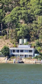 \"SUNDECK LODGE\"  Waterfront.  Sleeps 11.   Awesome. HAWKESBURY/COWAN/PITTWATER  - Image 3