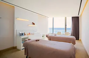 2 Bedroom Beachfront Condo on 5 Diamond Resort - Image 2