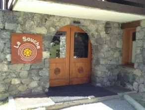 Charming ski-in/ski-out chalet apartment 50m from slopes and shops - Image 5