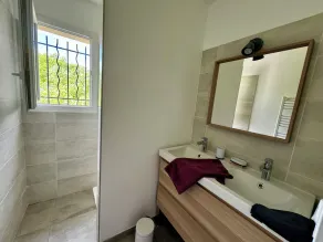 Large, comfortable 8-bedroom villa - Image 2