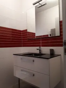 Fully renovated house, all comforts, near beach, free wi-fi access. - Image 3