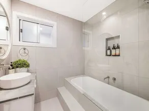 3 Moffat Beach Holiday House - Image 4