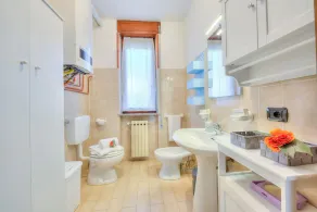 Cedar House Villa in Angera - Garden& BBQ - Happy Rentals - Image 4