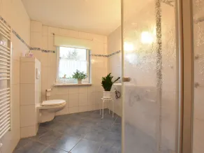 Cozy Holiday Home in Hohenkirchen near Baltic Sea - Image 2