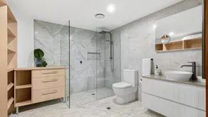 Central Location Stylish 3 Bed with Pool - Sunshine Central - Image 3