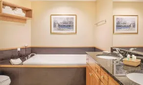 Beautiful hotel in Vermont Smugglers Notch 2BD near Disc Golf Center - Image 3