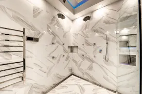 Luxury Home With Awesome Master Bathroom & Huge Back Yard - Image 4