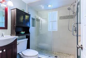 3BR Beautiful Remodeled Victorian w/ Beach Locker - Image 4