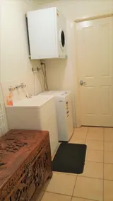 Central Geelong Townhouse / Long stays available - Image 5
