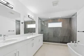 LUCAN HOME - Image 4