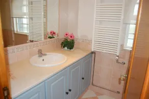 Charming villa with 3 bedrooms and sea view - Image 4
