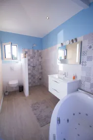 Vacation home with private swimming pool Rates for up to 8 people for up to 10 with extras - Image 2