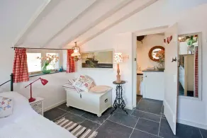 The Studio Beach Cottage Sea views Garden Amazing Location - Image 2