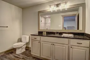 Maison neuve nichée en plein coeur des appartements! - Image 3