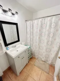 #SuiteDreamsLawrence - Historic Downtown Loft - sleeps up to 6! - Image 2