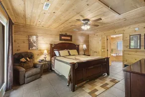 Authentic Log Cabin-HotTub, Loft, Near Big Cedar, Pet Friendly, Free Daily Attraction Tickets! - Image 4