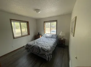 Lakefront 4 Bedroom Cabin - Image 4