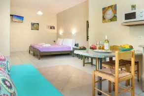 SYNNY AND COMFORTABLE STUDIO NEAR CRYSTAL WATER SANDY BEACH - Image 4
